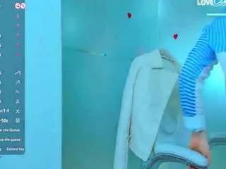 kinkyofficee from CamSoda