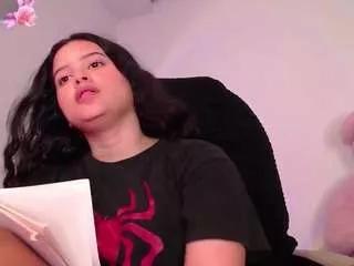 lol-cutee from CamSoda is Freechat