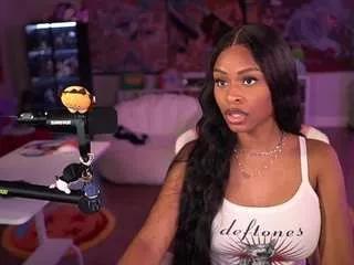 lovenzia from CamSoda is Freechat