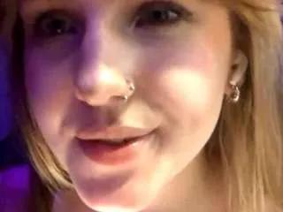 loviecoccia from CamSoda is Private