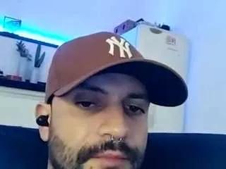 luckguy3girls from CamSoda is Freechat