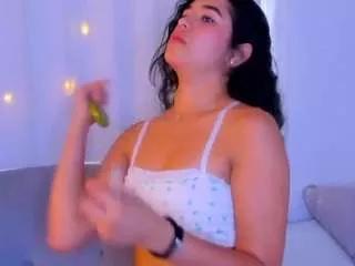 nicoleemartiinez from CamSoda is Freechat