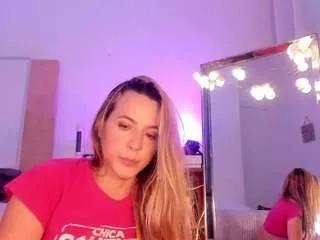 nikkiigreyy from CamSoda