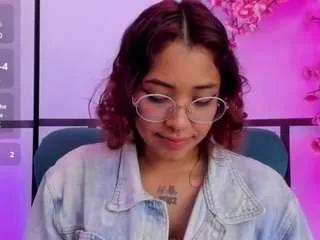 oliv-jones from CamSoda is Freechat