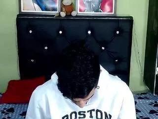 oliverttwink1 from CamSoda is Freechat