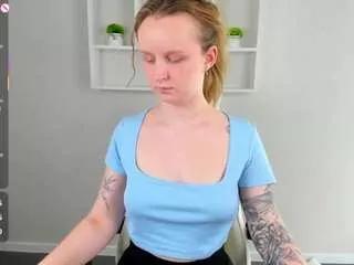 rina-panic from CamSoda is Freechat
