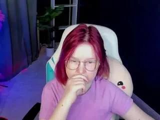 sara-moor from CamSoda