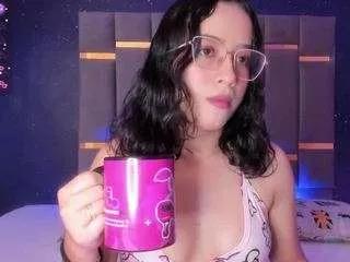 sweet-anniee from CamSoda is Freechat