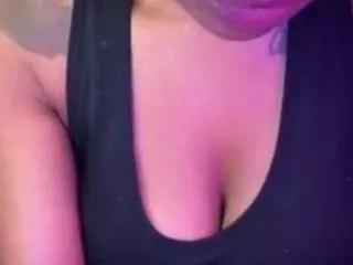 therealoshunqueen from CamSoda is Freechat