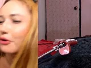 victoria-luxe from CamSoda is Freechat
