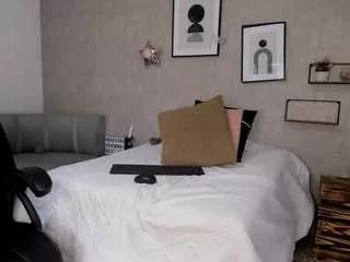 violeta-sweet118 from CamSoda is Freechat