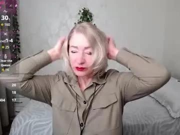 Hunters_woman from Chaturbate