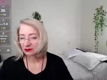 Hunters_woman from Chaturbate