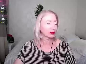 Hunters_woman from Chaturbate