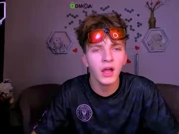 Travis_wolf_ from Chaturbate