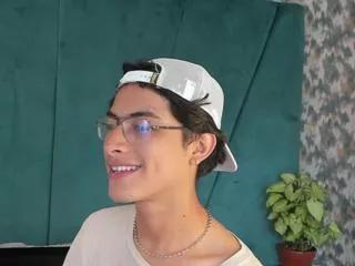 aaron_ez from Flirt4Free