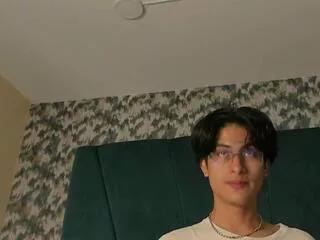 aaron_ez from Flirt4Free