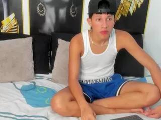 adam_saenz from Flirt4Free is Freechat