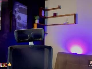 Andreww_brownn from Flirt4Free