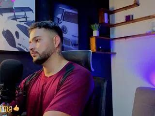Andreww_brownn from Flirt4Free