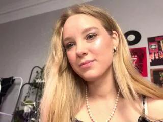 ara_brafford from Flirt4Free is Freechat