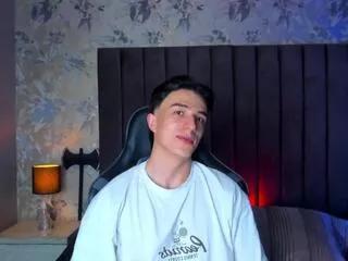 aslan_fox from Flirt4Free