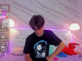 attlas_moon from Flirt4Free is Freechat