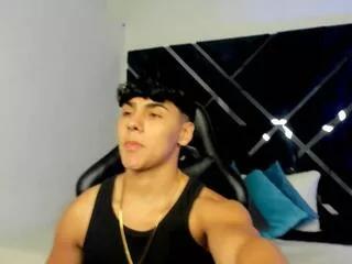 chris_de_la_fonde from Flirt4Free is Freechat