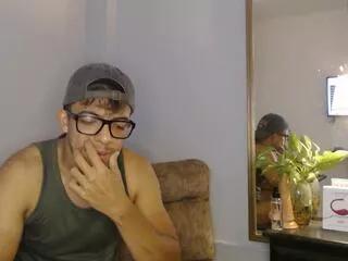 damian_risso from Flirt4Free is Freechat