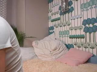 Dionna_hutts from Flirt4Free