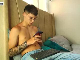 drake_jonees from Flirt4Free is Freechat
