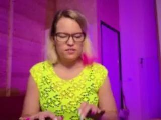 lady_mora from Flirt4Free is Freechat