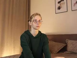 larraine_aparicio from Flirt4Free is Freechat