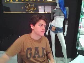 leonel_stark from Flirt4Free is Freechat