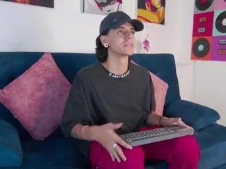 saul_stonee from Flirt4Free is Freechat