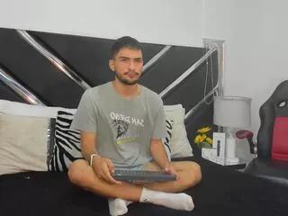 yoggi_aron from Flirt4Free is Freechat