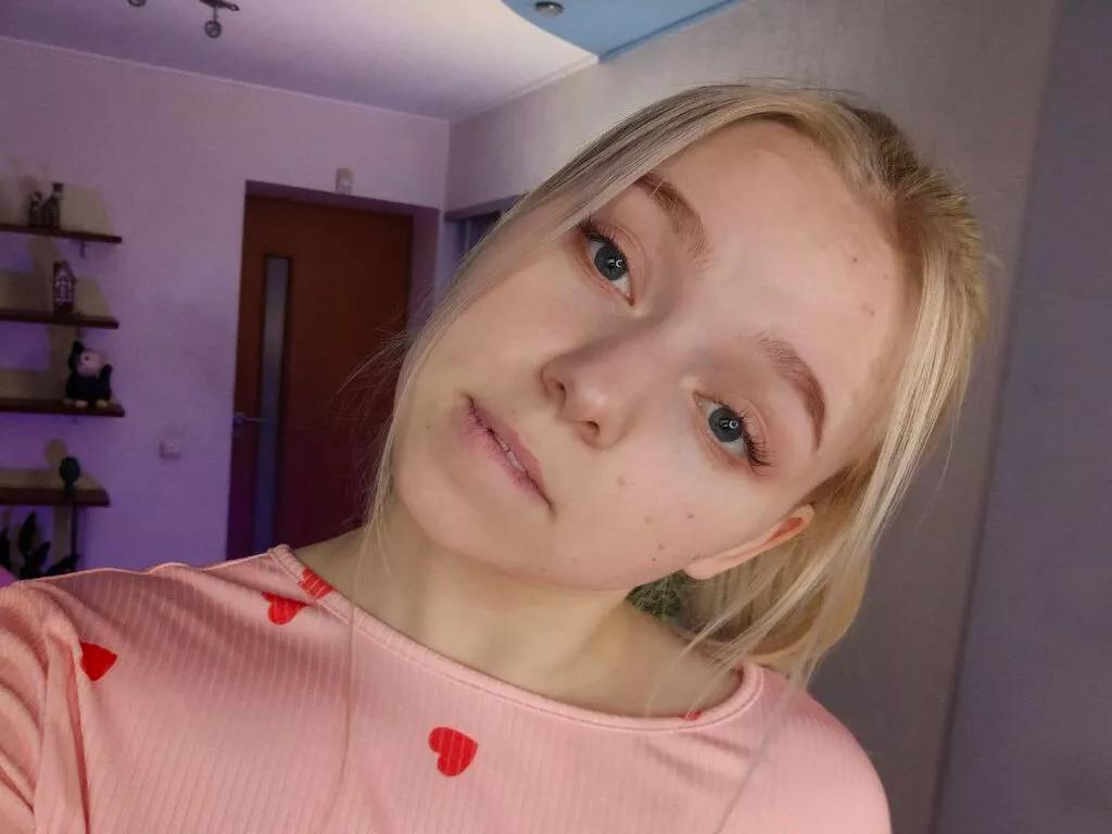AlbertaBadder from LiveJasmin is Freechat