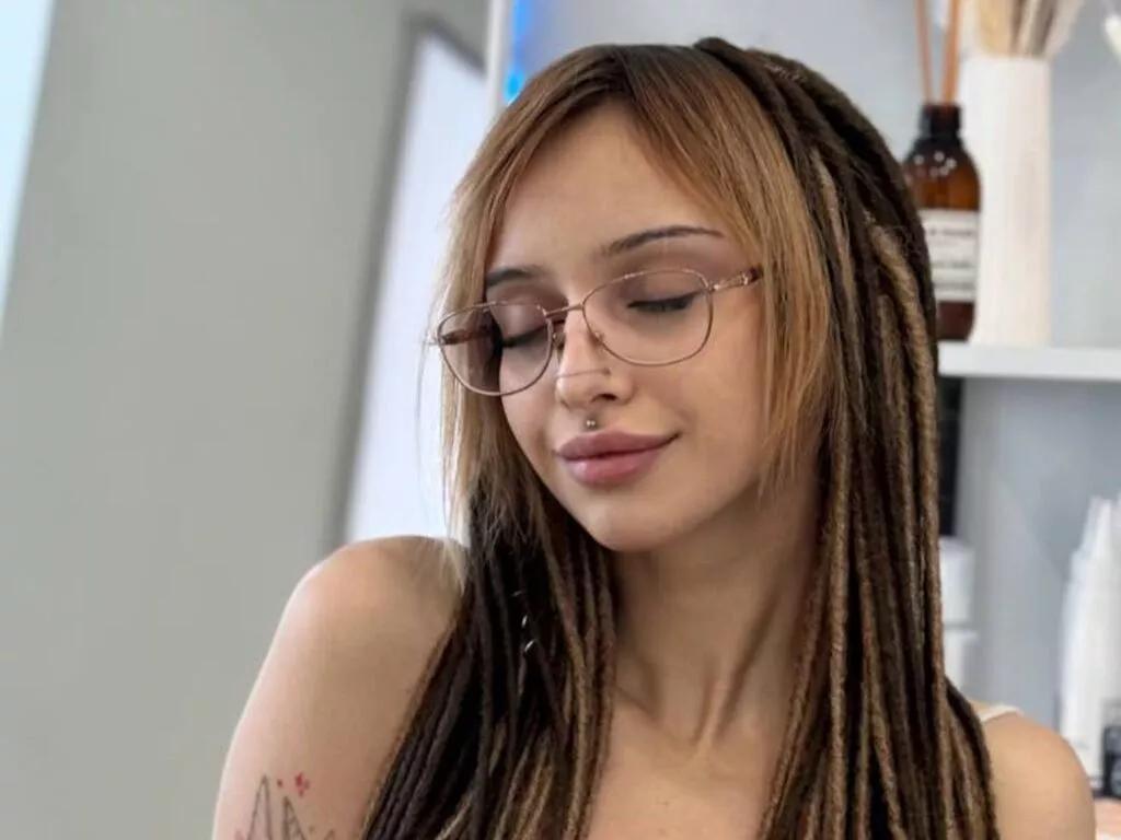 AmeliShe from LiveJasmin is Freechat