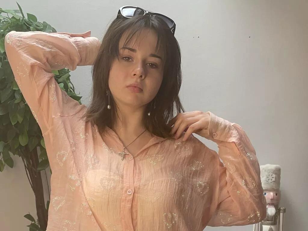 CweneClose from LiveJasmin is Freechat