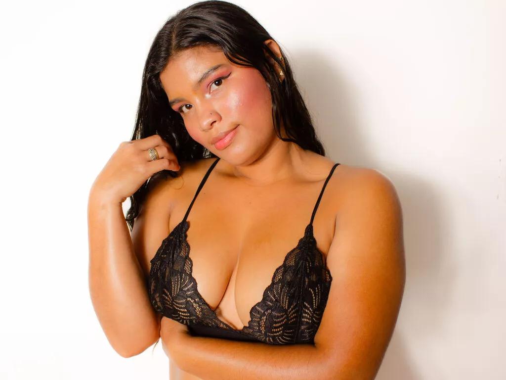 EmilyAba from LiveJasmin is Freechat