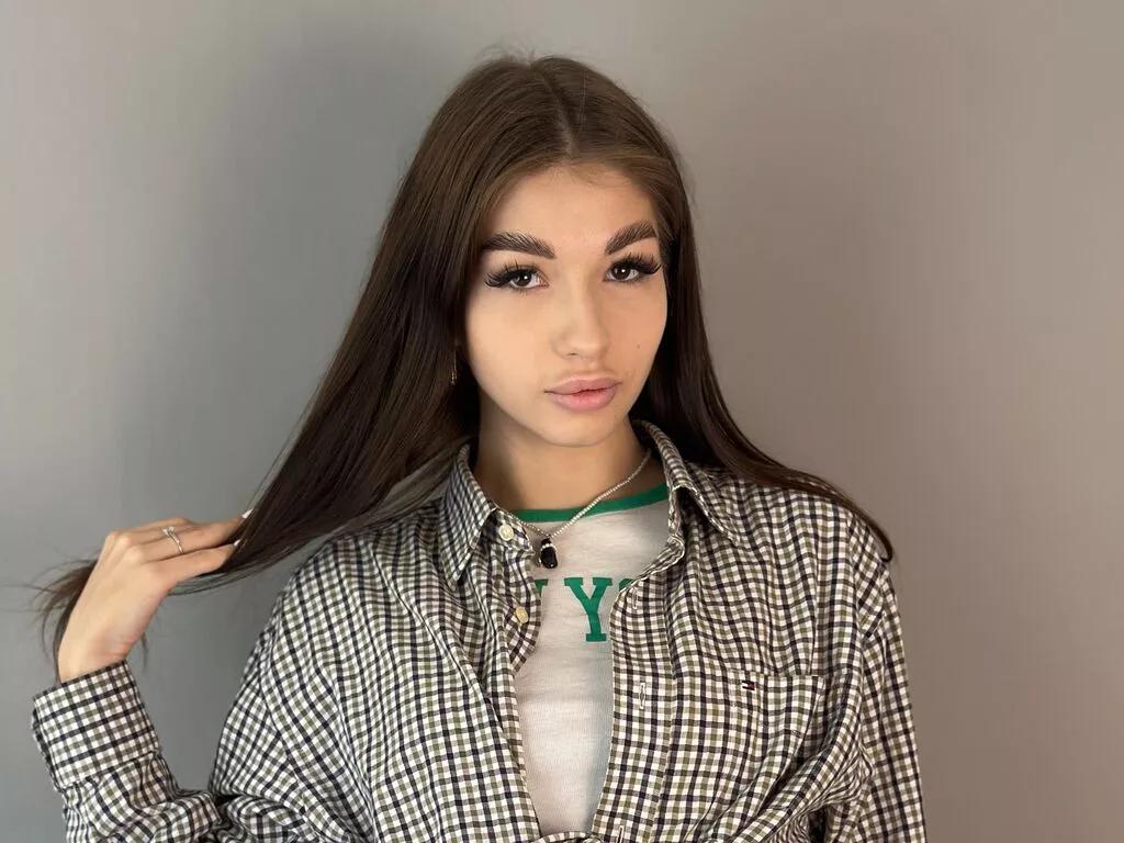 ErlinaCarl from LiveJasmin is Freechat