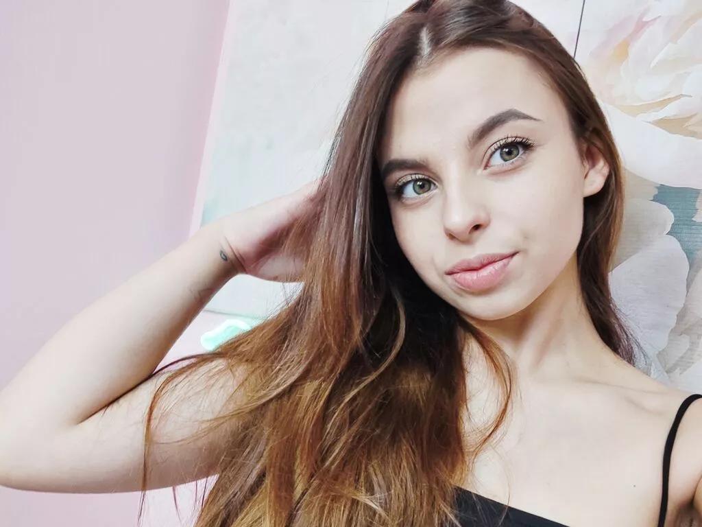 EzabellaWell from LiveJasmin is Freechat