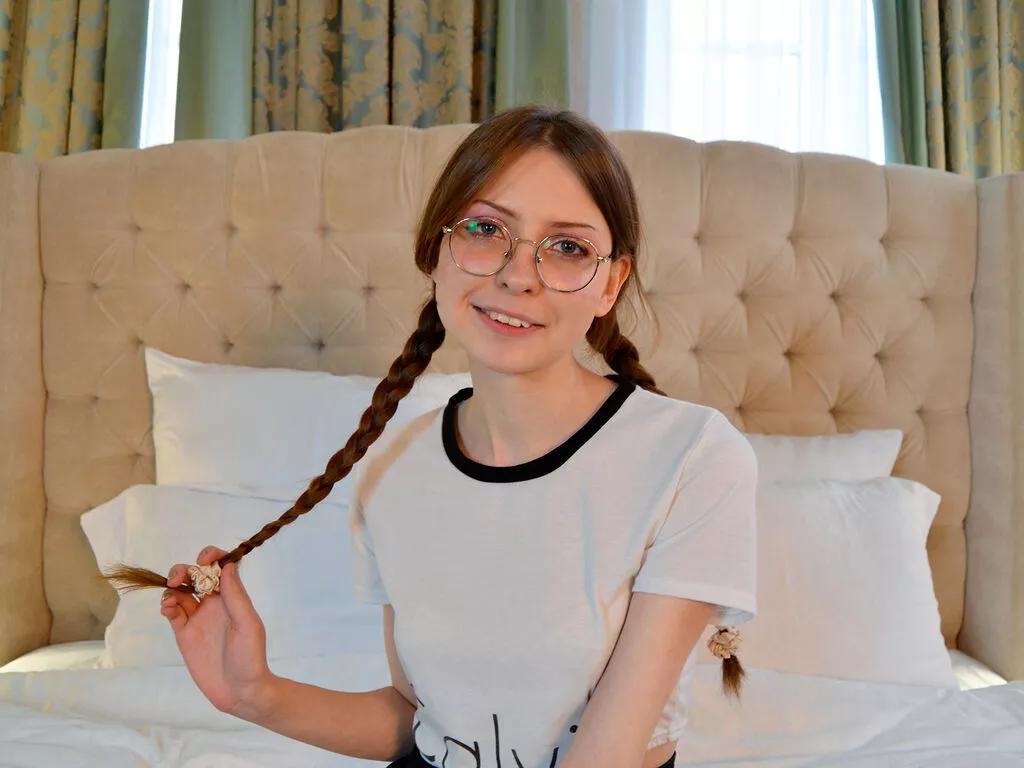 GraceRoads from LiveJasmin is Freechat
