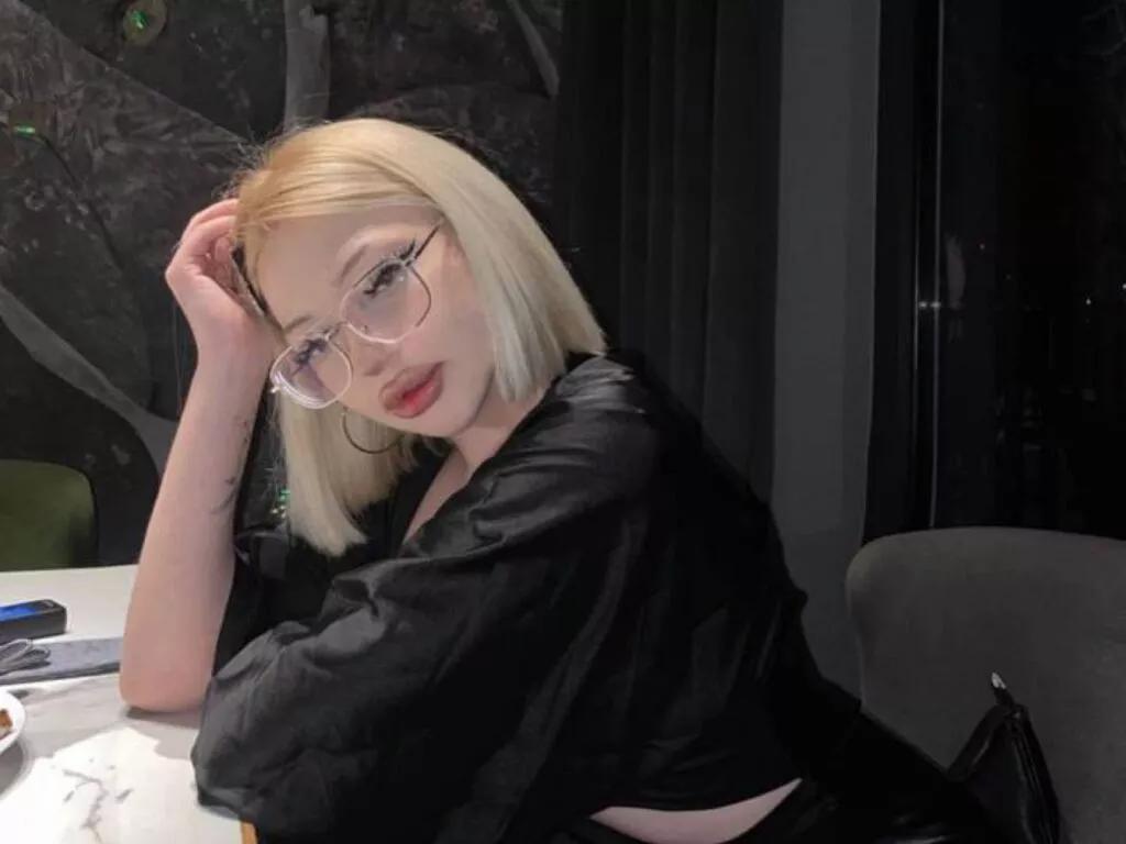 JuliaBase from LiveJasmin is Freechat