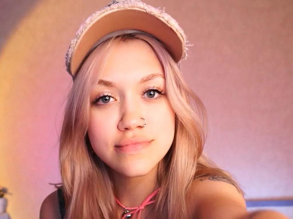 KiraSardewys from LiveJasmin is Freechat