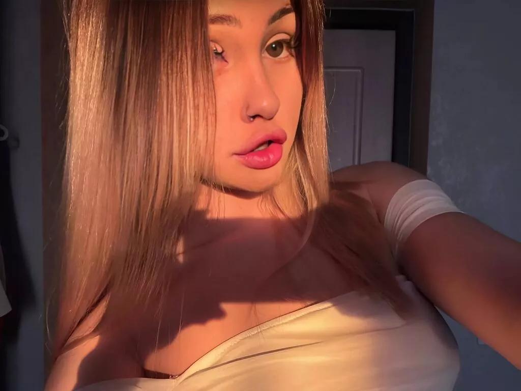LittleKristy from LiveJasmin is Freechat