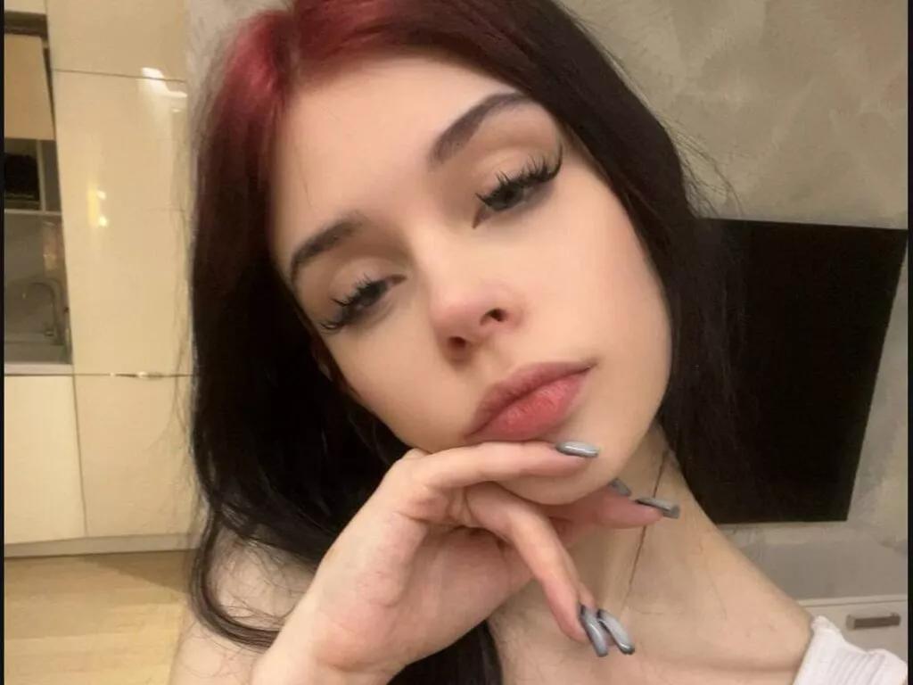 LoraBrow from LiveJasmin is Freechat