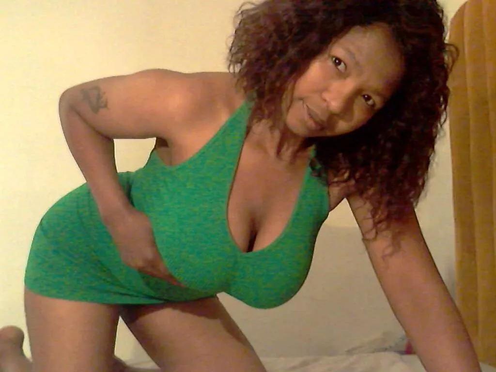 LuciaNana from LiveJasmin is Freechat