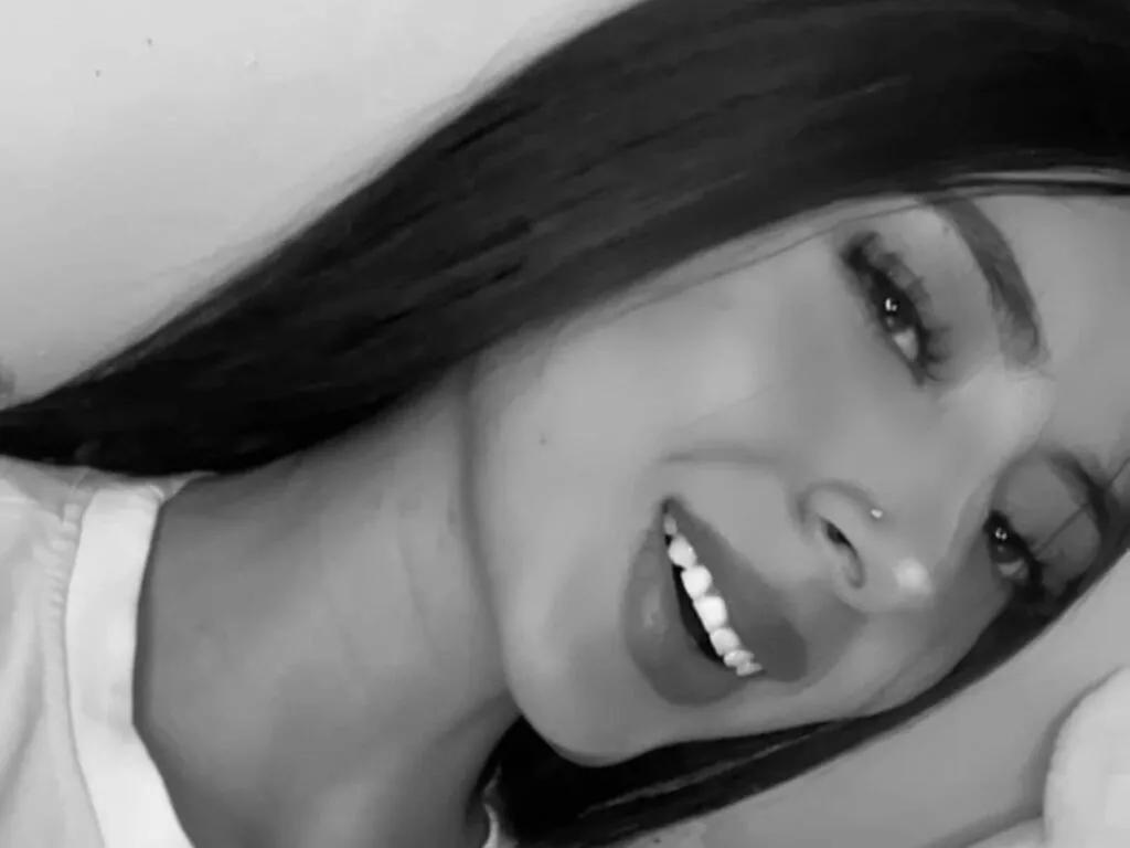 SaraAzul from LiveJasmin is Freechat