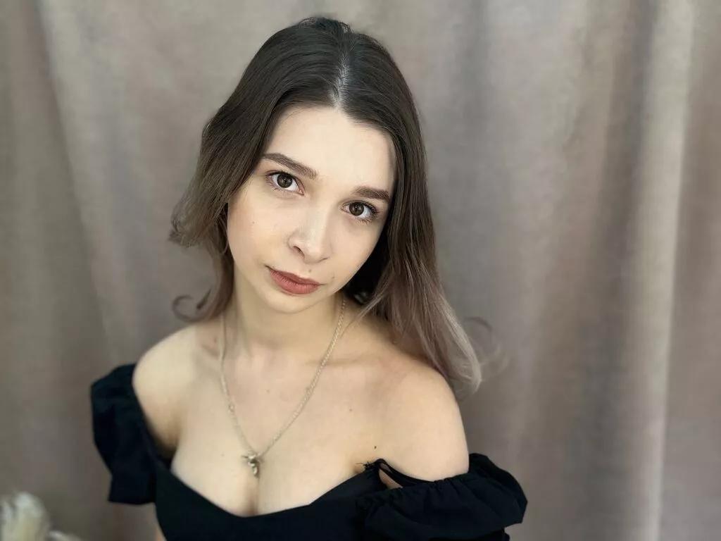 WandaHearing from LiveJasmin is Freechat